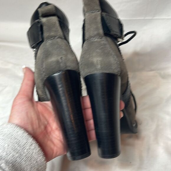 Nine West Platform Smokino Suede Lace Up Bootie Heels. Size 7.5. - Picture 6 of 9